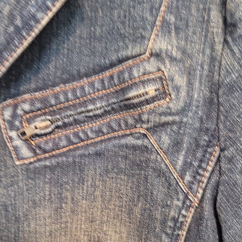 Yuka Jeans Women's Denim Jacket - Picture 3 of 10